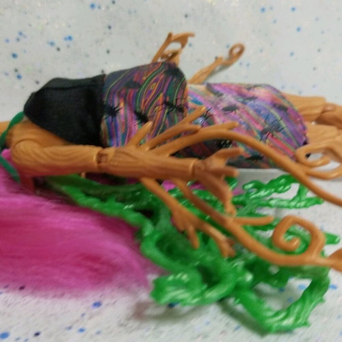 Monster High Teresa Thornwillow doll used, incomplete