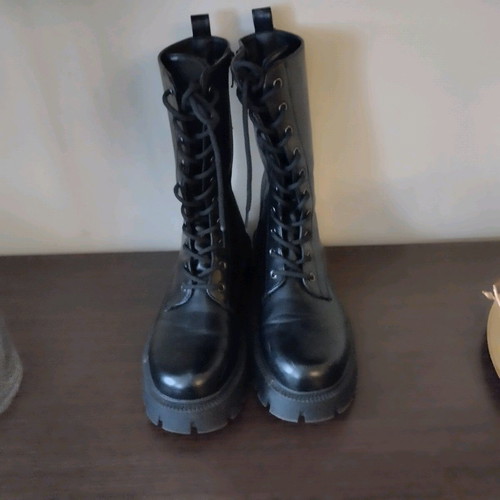 Leather boots new, size 40
