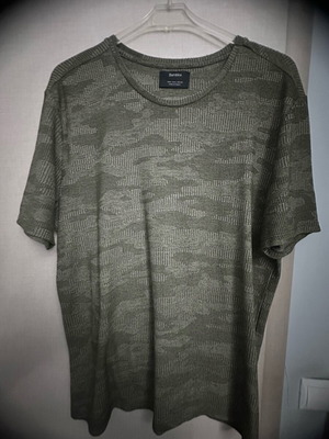 Bershka men's tshirt green like new, size L