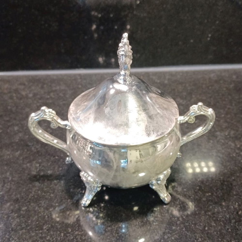 Silver plated coffee and tea set 5 pieces like new