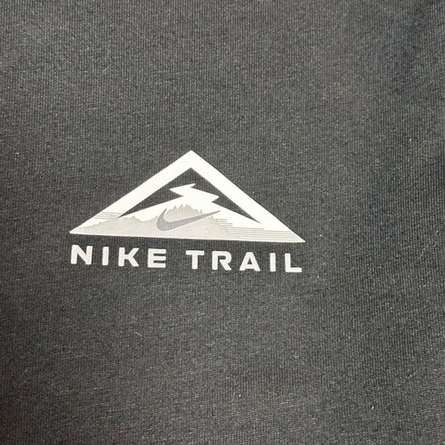 Nike Long-Sleeve Performance Shirt – Excellent Condition & Reflective Detail