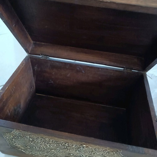 Wooden chest like new with decoration and spacious storage