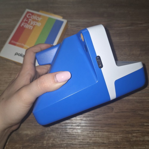 Polaroid camera new with bonus film packs