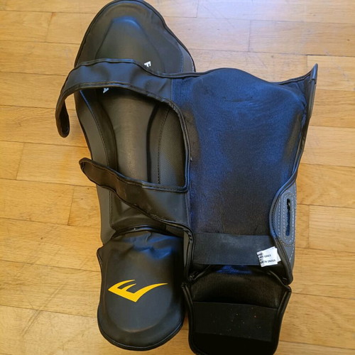 Everlast martial arts shin guards used