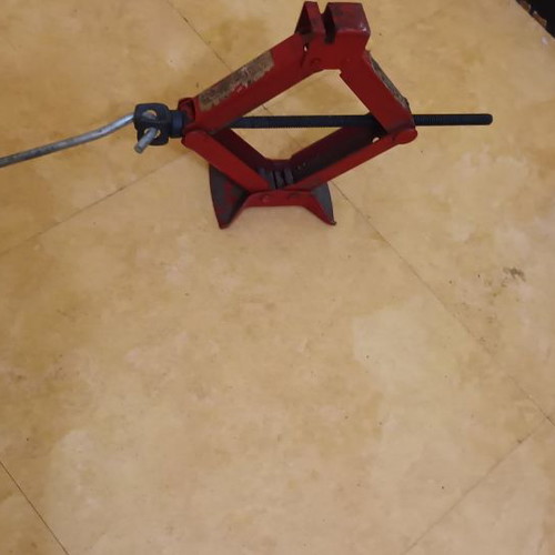 Mechanical car jack used