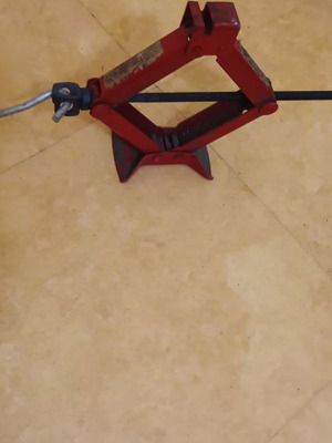 Mechanical car jack used