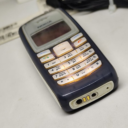 Nokia 2100 Vintage 2003 like new with charger and documents