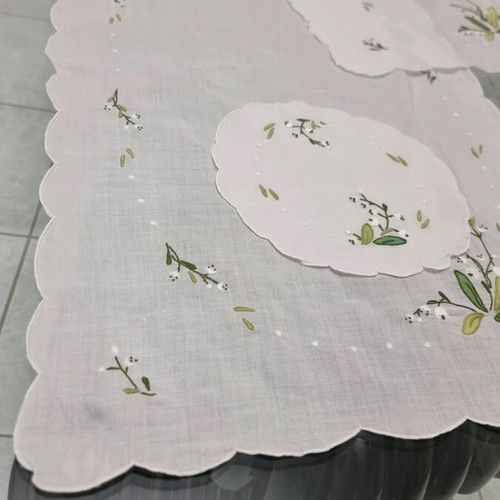 Table linen set of 4 pieces new