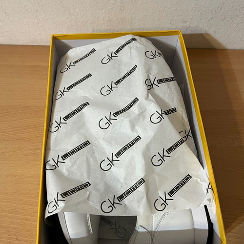 GK men's athletic shoes like new, size 44, white and yellow