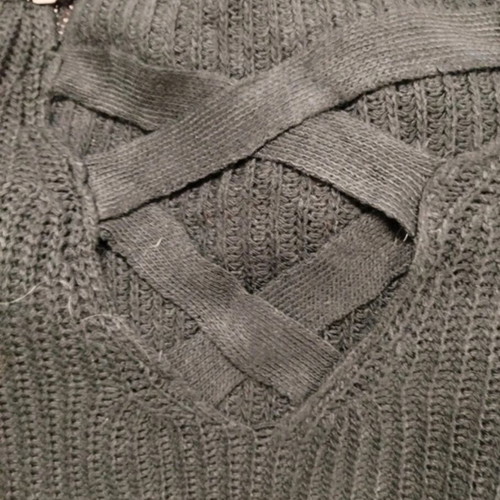 Sweater with open back like new, black, one size