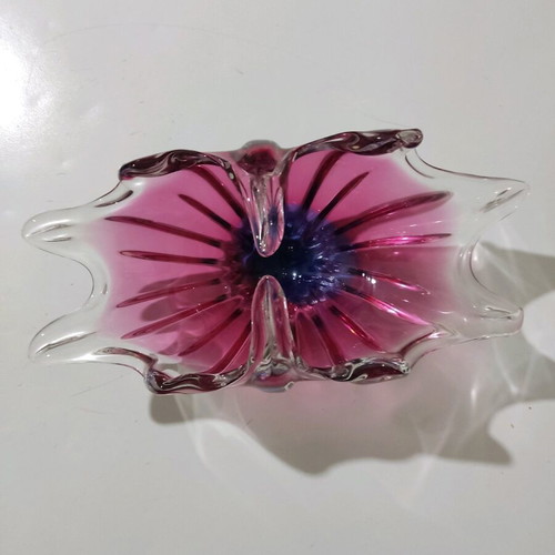 Murano glass decorative bowl like new, pink fuchsia