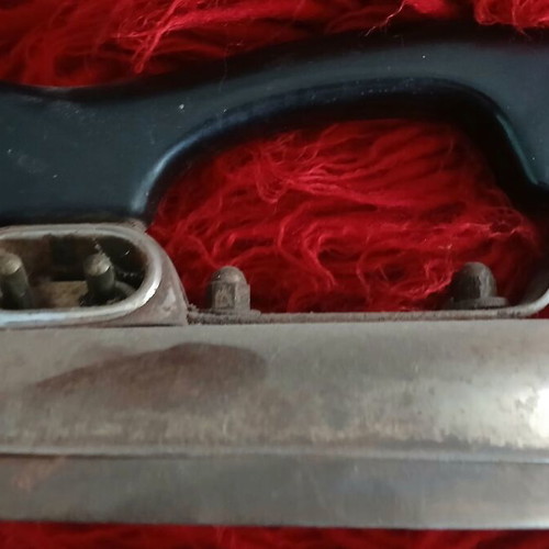 Bee.H. Electric antique iron used, good condition