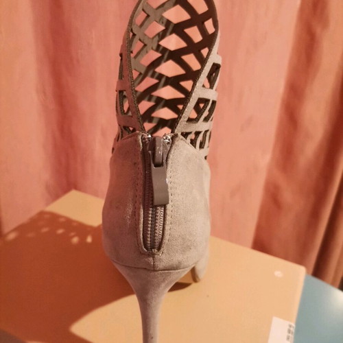 Gray mouse high-heeled sandals size 40 like new with thin heel