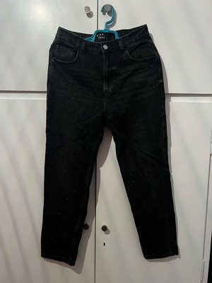 Черни mom fit дънки със стрази размер 40 като нови