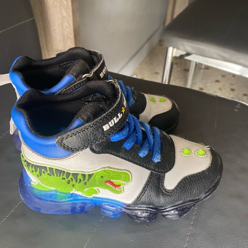 Bull Boys kids shoes size 28 used with dinosaur and lights