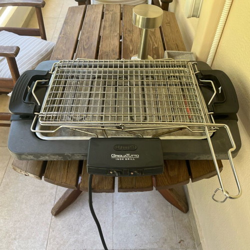 Delonghi Inox Grill with adjustable height and 41x28cm cooking surface