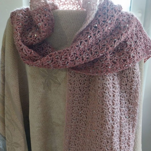 Long knitted scarf with angora, acrylic, lurex and sequins, pink rose ash