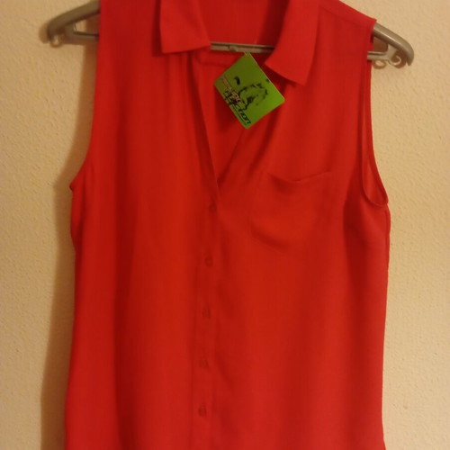 Sleeveless shirts new, size L, red and purple, pack of 2