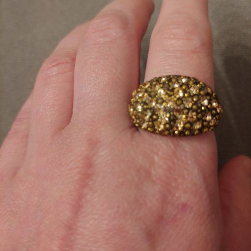 Bronze ring with gold crystals like new