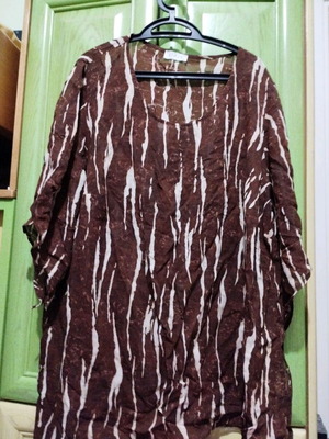 Oris brown shirt size 5 like new, crepe polyester with three-quarter sleeve