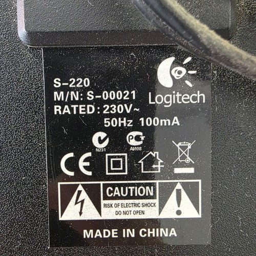 Logitech S-220 2.1 speaker system