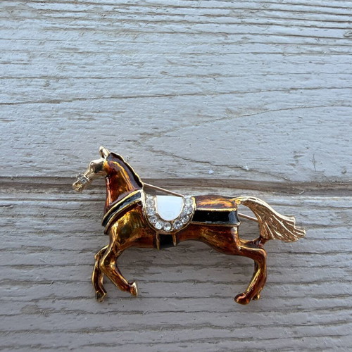 Horse pin brooch
