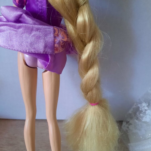 Rapunzel Disney Store doll used, classic old edition