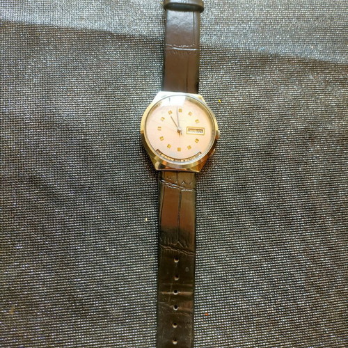Raketa mechanic wristwatch used with perpetual calendar