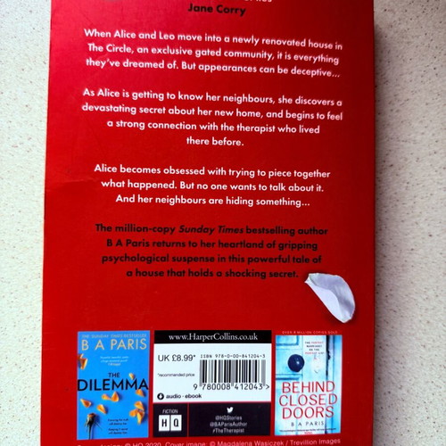 The Therapist book like new, psychological thriller