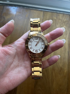 Ρολόι Vogue με πέτρες Swarovski σαν καινούργιο, χρυσαφί, ατσάλινο μπρασελέ