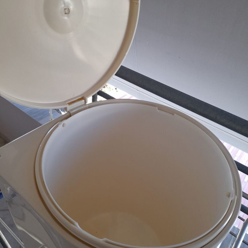 Cabinet trash bin like new, beige, height 32.5cm diameter 28cm