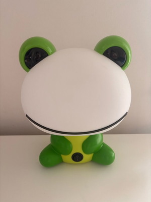 Children's decorative frog lamp like new, green plastic
