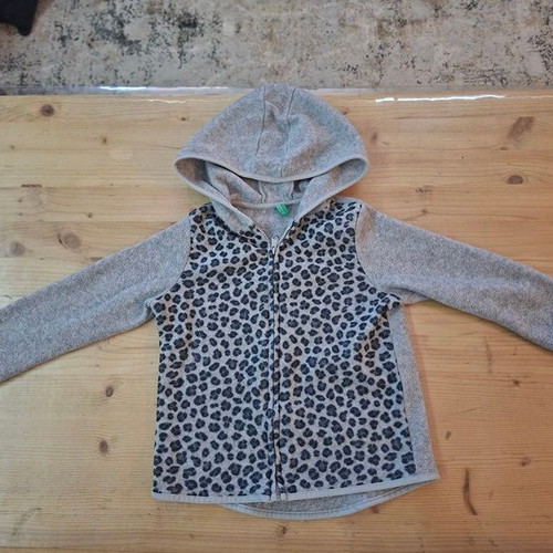 Benetton fleece hoodies for girl 4 years like new, black and grey, pack of 2