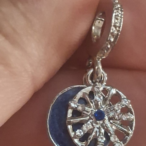 Charm for bracelets dangle with blue background, like new