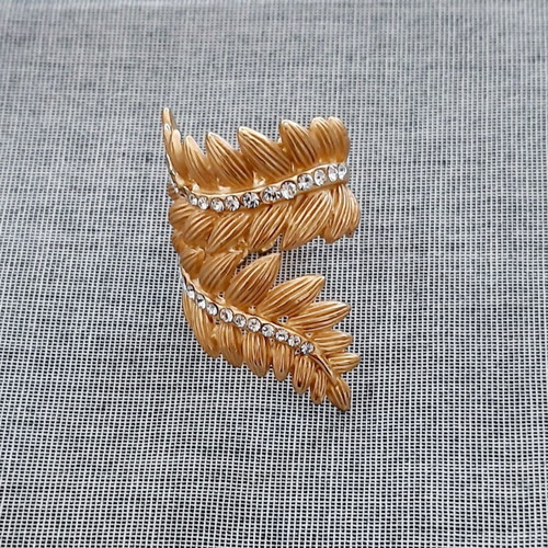 Gold ring with white crystals new, gift pouch
