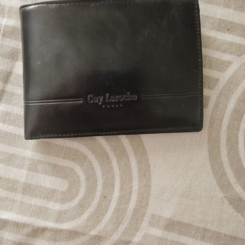 Guy Laroche leather wallet black used with multiple compartments