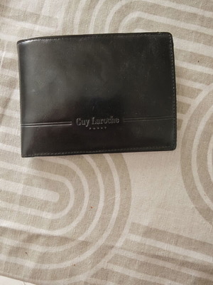 Πορτοφόλι Guy Laroche δερμάτινο μαύρο μεταχειρισμένο με πολλές θήκες