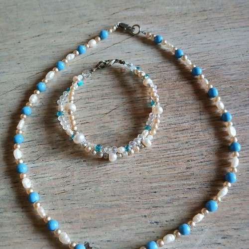 Necklace and bracelet set with pearls and turquoise like new