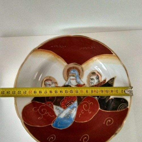 Japanese decorative items used, 2 plates and vase 13 cm high