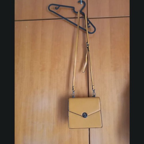 Shoulder bag like new, orange and yellow, detachable strap