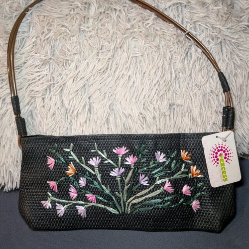 Shoulder bag new with embroidered flowers in black color