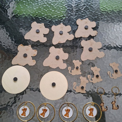 Lion King wooden and metal decorations like new, pack of 18 pieces