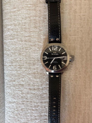 TW Steel Canteen TW2R men's watch with leather strap