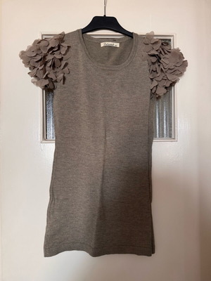 Blouse with pleats like new, 56% wool 25% viscose, beige, size S-M
