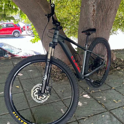 Cube Analog mountain bike like new with FOX suspension and tubeless tyres