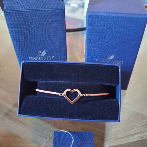 Swarovski bracelet with pink and silver details