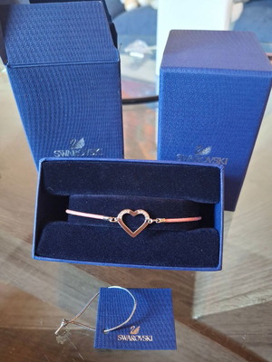Swarovski bracelet with pink and silver details