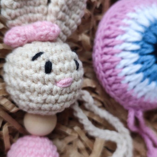Pacifier clip and knitted eye new baby gift set