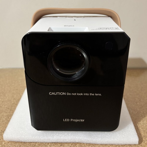 Mini LCD projector 720p LED lamp with built-in speaker
