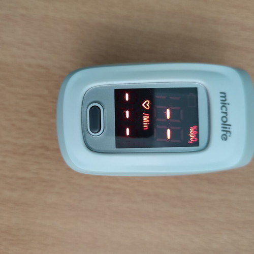Microlife Oxy 200 Pulse Oximeter Finger White like new